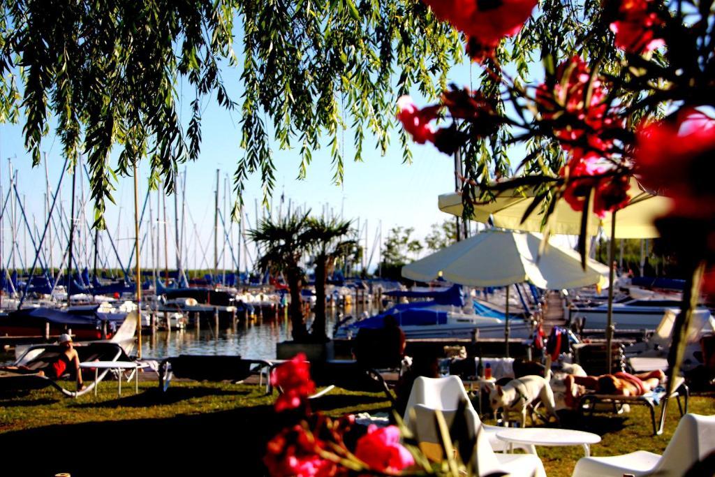 Hoteldorf Seepark Weiden ไวเดน อัม ซี ภายนอก รูปภาพ